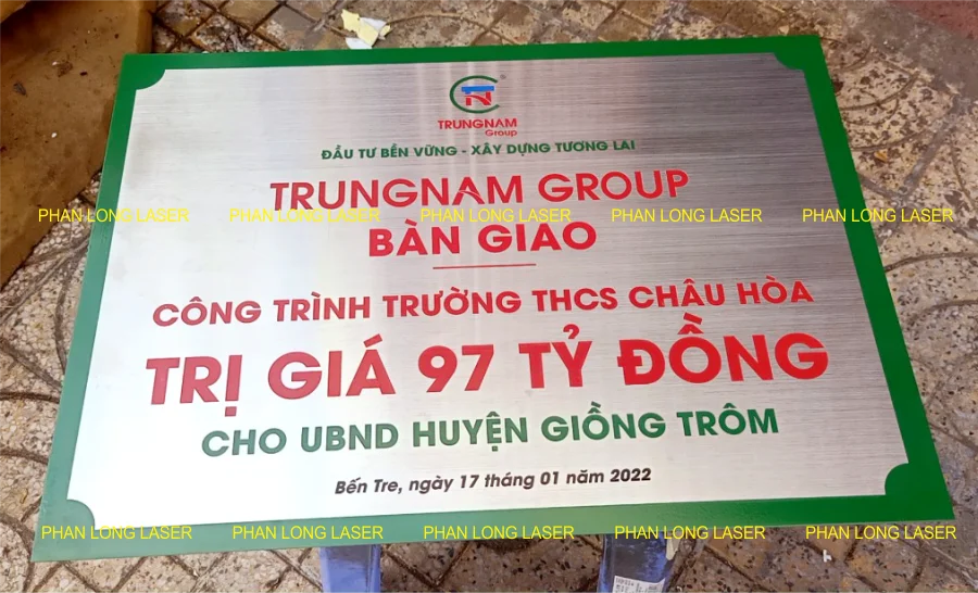 Biển bảng thông tin lưu niệm làm bằng kim loại nhôm được khắc ăn mòn tại Quận 2, Quận 4, Quận 6, Quận 10, Quận 8, Quận 12, TP Hồ Chí Minh, Hóc Môn, Bình Chánh, Nhà Bè, Cần Giờ, Củ Chi