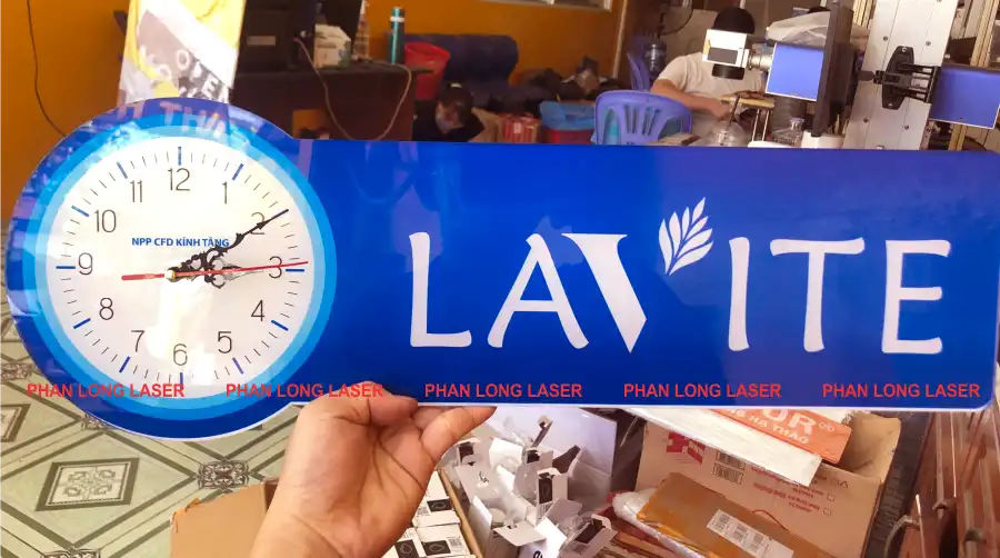 In uv logo thương hiệu lên đồng hồ nhựa mica acrylic treo tường làm quà tặng tri ân khách hàng In uv logo thương hiệu lên đồng hồ nhựa mica tại Hải Phòng, An Dương, An Lão, Thủy Nguyên, Vĩnh Bảo, Lên Chân, Hồng Bàng, Ngô Quyền, Kiến An, Đồ Sơn