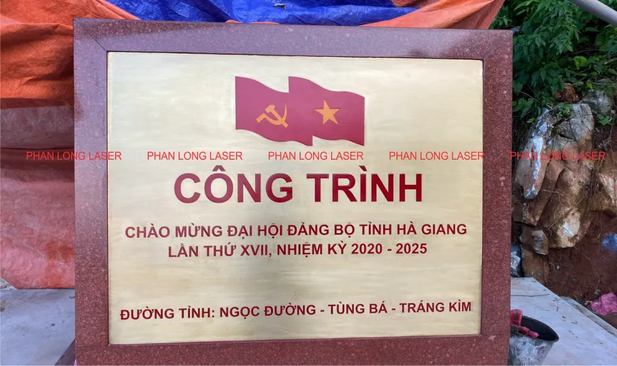 Khắc ăn mòn trên kim loại đồng làm biển bảng chỉ dẫn thông tin công trình tại Quận 12, Quận 11, Quận 10, Quận 9, Quận 8, Quận 7, Tphcm Sài Gòn