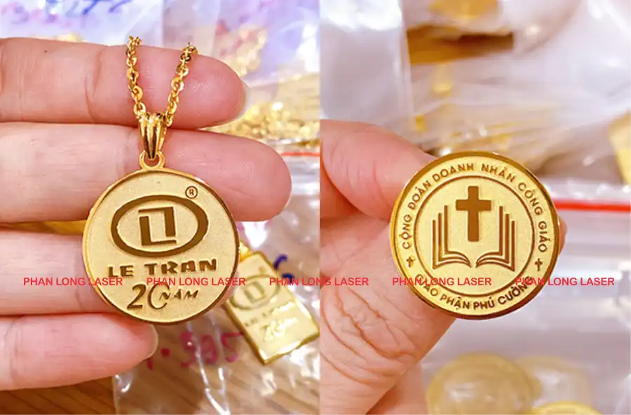 Khắc laser cnc logo lên mặt dây chuyền vàng theo yêu cầu giá rẻ Khắc laser logo lên mặt dây chuyền vàng 18k 24k theo yêu cầu lấy ngay lấy liền giá rẻ