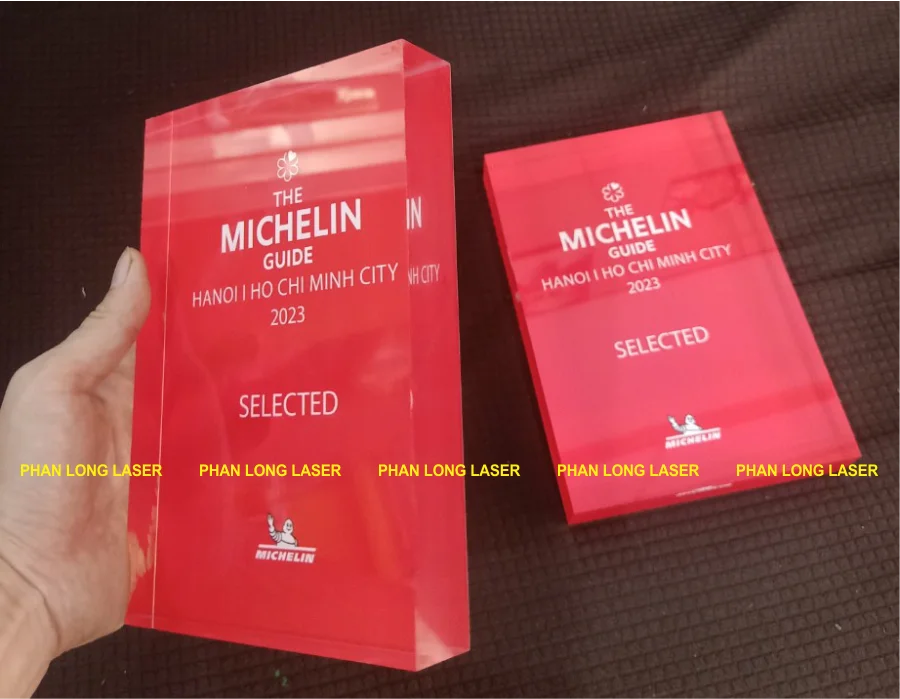 Làm cúp kỷ niệm chương chứng nhận nhà hàng đạt chuẩn Michelin tại Tân Phú, Sài Gòn, TP Hồ Chí Minh