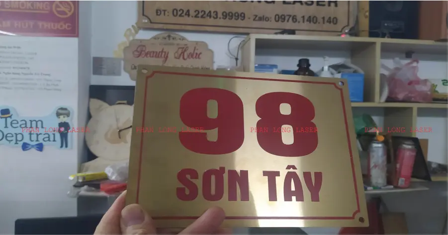 Biển bảng số nhà kim loại inox vàng bóng khắc laser sau đó sơn màu tại Từ Liêm, Cầu Giấy, Thanh Xuân, Hoàng Mai, Thanh Trì, Long Biên Hà Nội