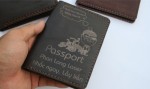 Cơ sở chuyên nhận gia công khắc laser theo yêu cầu lên ví da đựng passport hộ chiếu